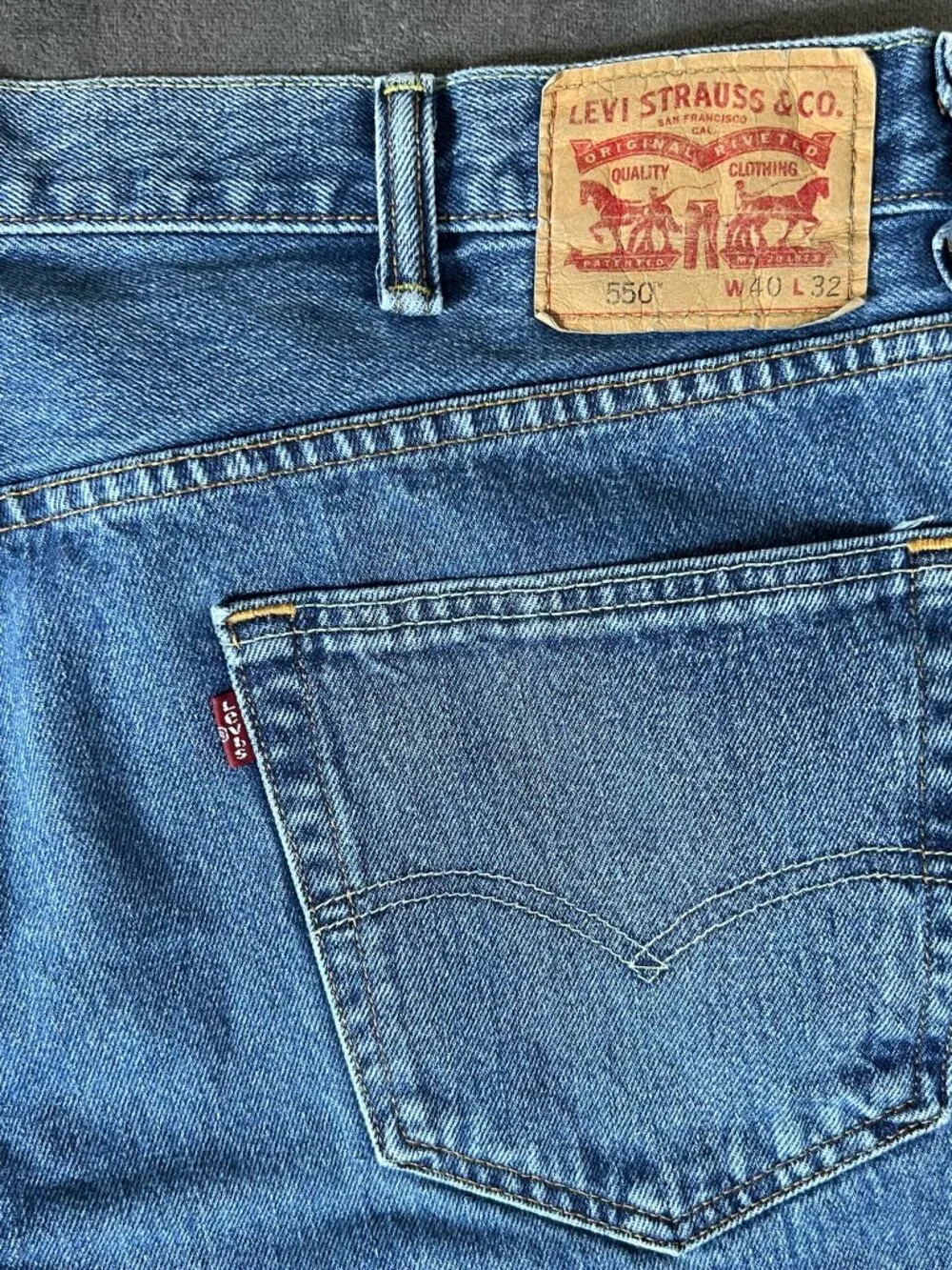 Share Levis 550 Jeans Mens 40x32 Blue Medium Wash Denim Relaxed Fit Tapered Leg